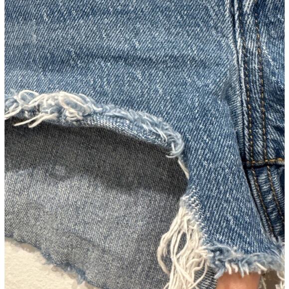 Levis Cut Off Shorts Women’s Size 28 High Rise Button Fly Denim Distressed READ - Picture 9 of 10